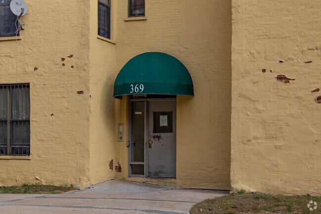 Entrance - 369-373 Sumpter St