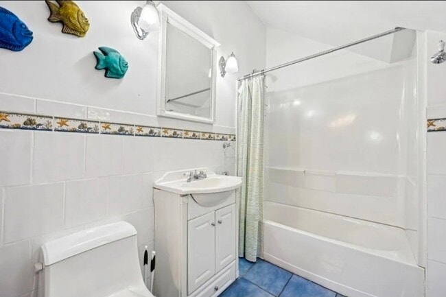 Building Photo - 612 Grove St