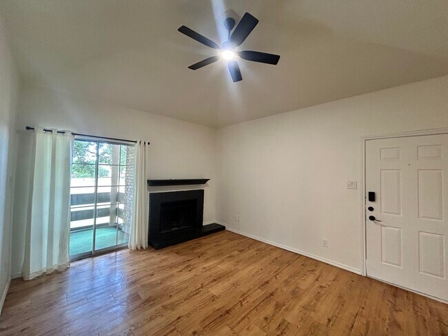 Photo - 5102 80th St Unidad APT 204