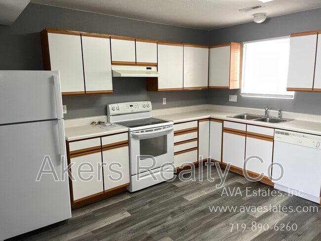Photo - 733 E Laporte Dr