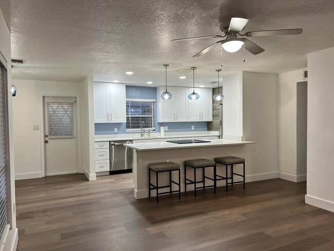 Photo - 1934 Wallace Ave