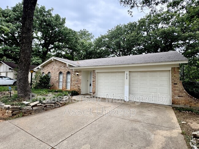 Building Photo - 2708 Hilldale Blvd Rental