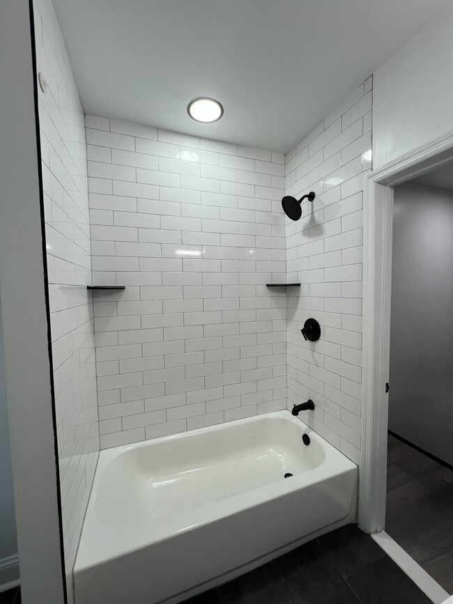 Photo - 225 Lloyd St