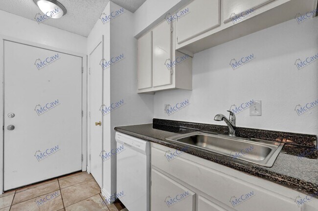 Photo - Updated Price!! Cute 2/2 Condo in Dallas! Unit 2064