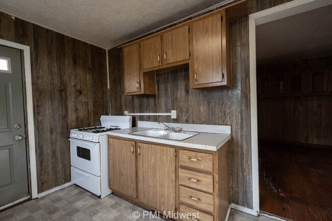 Photo - "Charming 1-Bedroom Retreat in Kokomo – Co... Unit 3