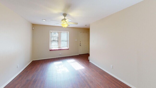 Photo - Charming 2/2.5 Condo at Canterbury Near Ba...