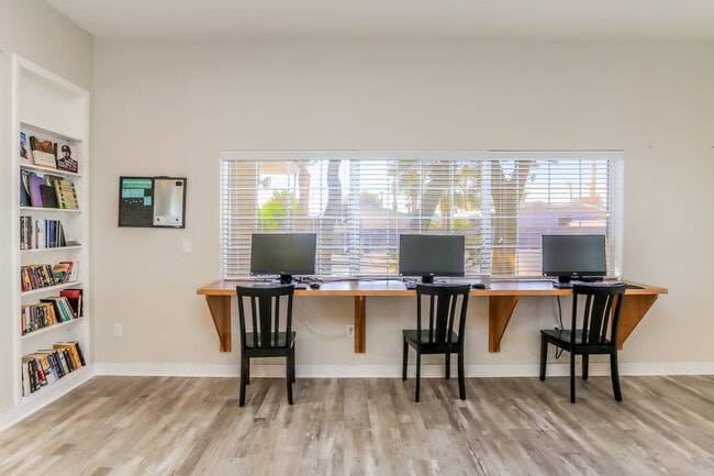 Somerset Commons Apartments