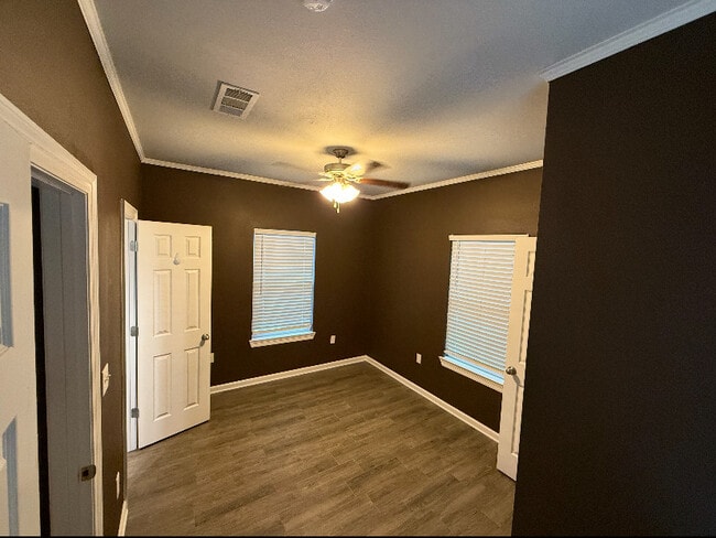 Photo - 5280 Peerless St