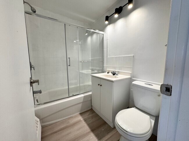 Photo - Lachine Plaza