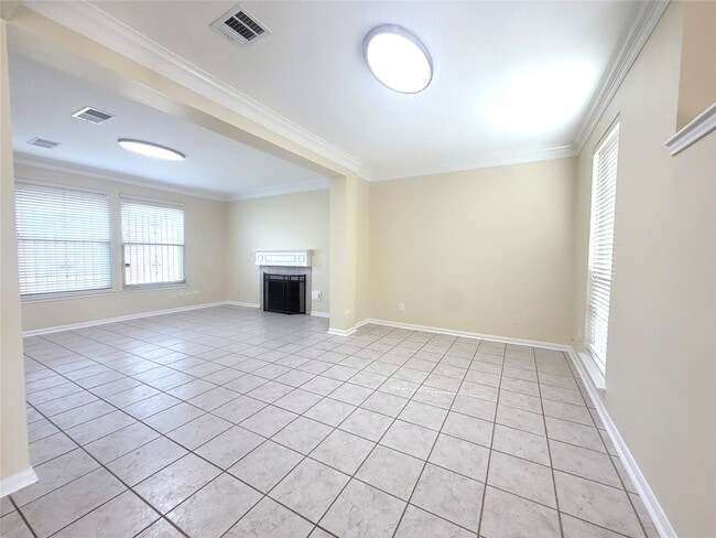 12211 Meadow Crest Ct