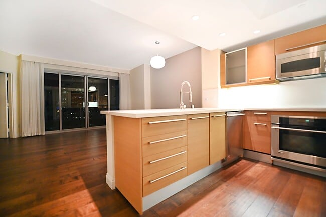 Building Photo - Turnberry Towers 2705W-City/Golf Course Vi... Rental