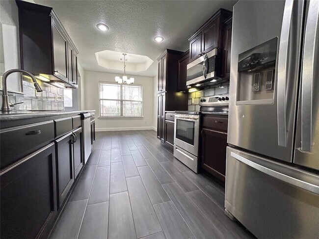 Photo - 910 Sunset Ln