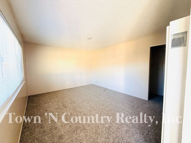 Photo - 215 W Alvin Dr Unit 002