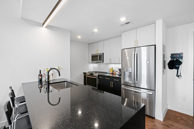 Building Photo - 1501 N 31st St Unit 215 Rental