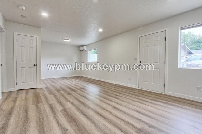 Photo - 1 Bed, 1 Bath Duplex Unit on Main Street in Washougal