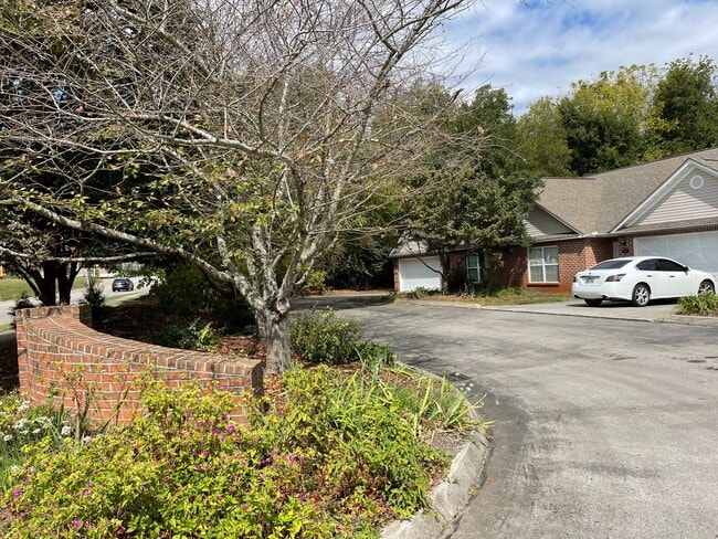 Building Photo - Farragut One-Level 2BR/ 2BA One-Level Condo