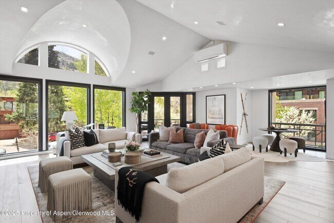 Photo - 120 S Spring St