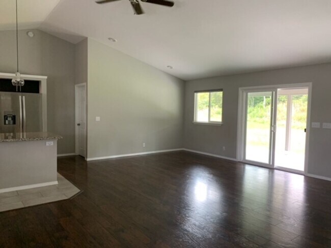 Photo - 3 bed/2 bath - Ready to Move In