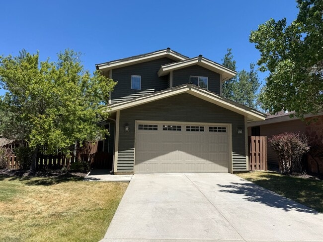 Building Photo - 3 Bedroom Home in Blackhawk Station