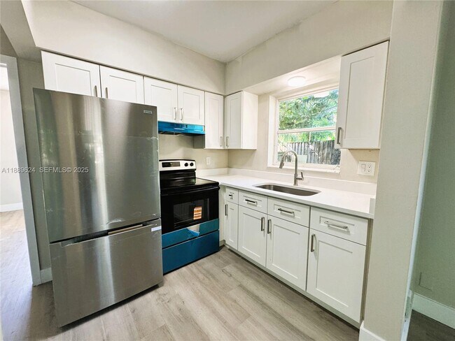 Photo - 4317 NE 21st Ave Unidad 2