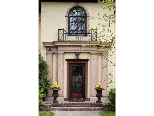 Photo - 1769 Dupont Ave S