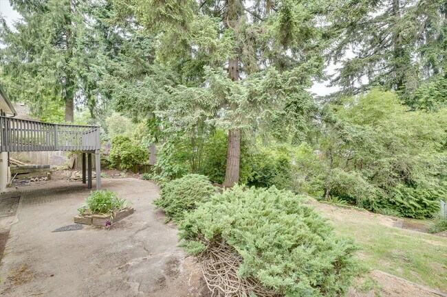 Photo - Spacious 3 bed 2.5 bath in Eastgate neighborhood.