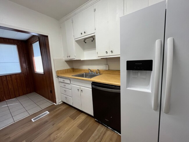Photo - 3 Bedroom, 1 Bath home in Live Oak with la...