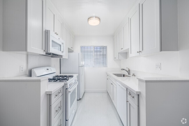 1BR, 1BA - 750SF - Kitchen