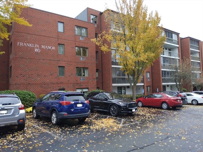 Building Photo - 180 Green St Unit 314