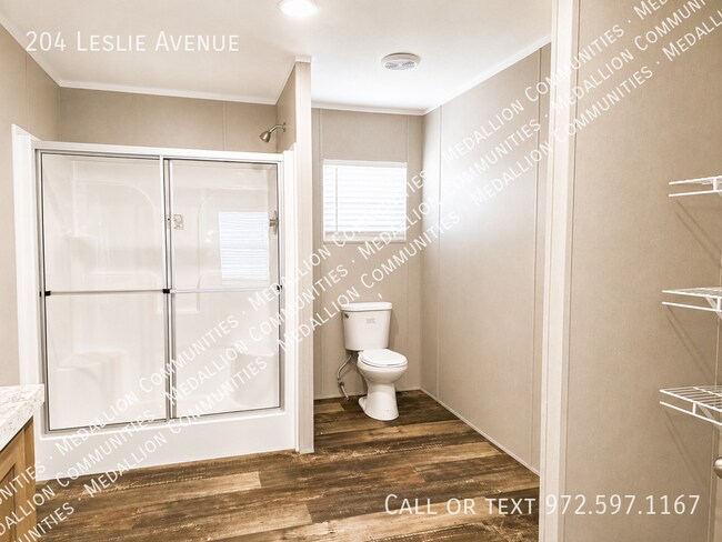 204 Leslie Ave
