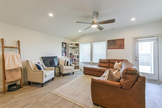 Building Photo - 503 Rain Cloud Dr Rental