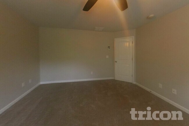 Photo - 142 Daisy Cir