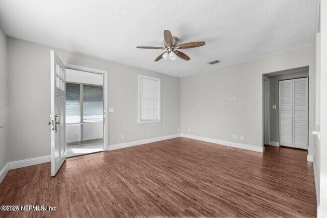 Photo - 2981 Ernest St