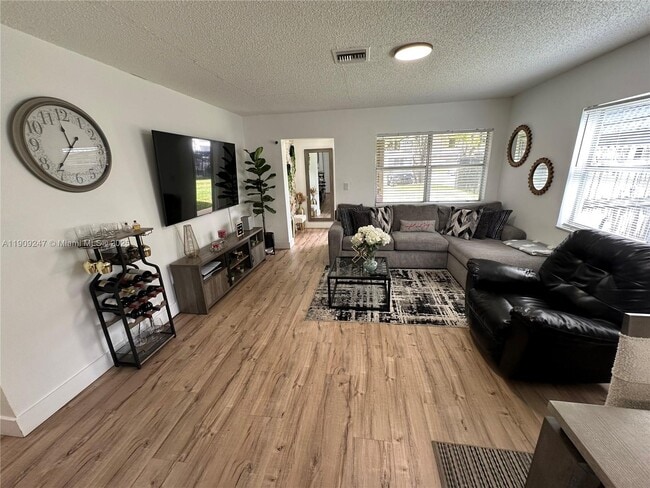 Photo - 6040 SW 35th St Unit 2