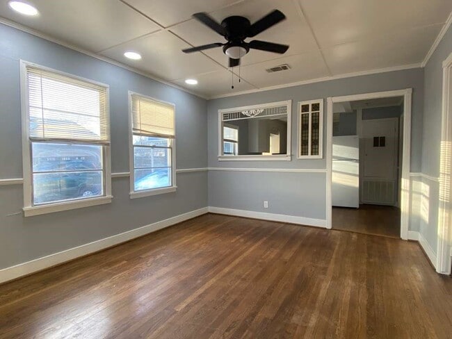 Photo - 204 E Houston St Unidad A