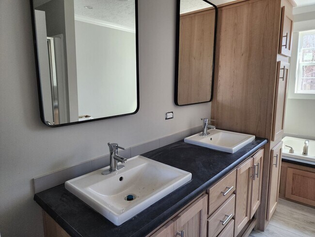 Photo - Quiet, Country Living!