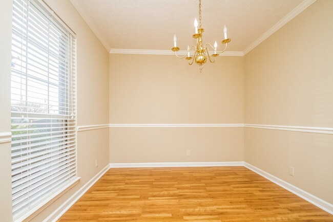 Photo - 1215 Cedarbend Dr