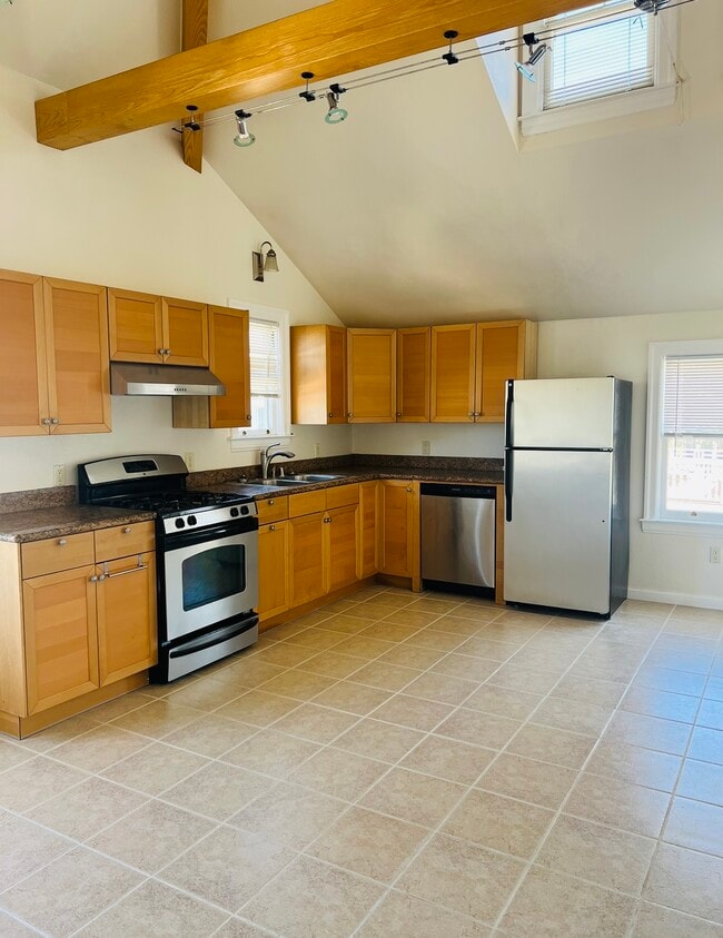 Photo - 911 Willow St Unit Gold Coast Gem