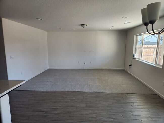 2199 W Glenn Ave