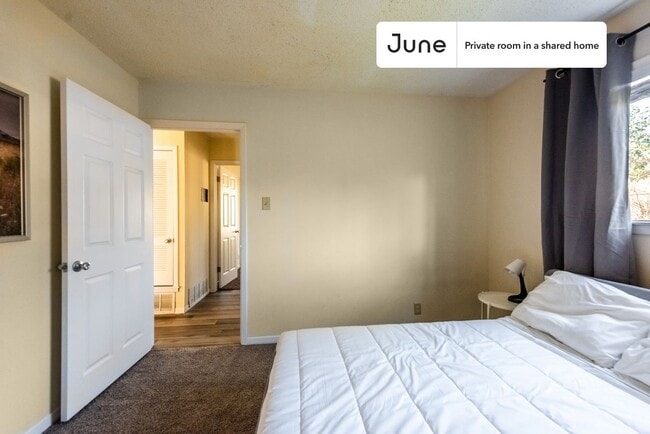 Photo - Room in Shared 4 bed/3 bath home Unidad B