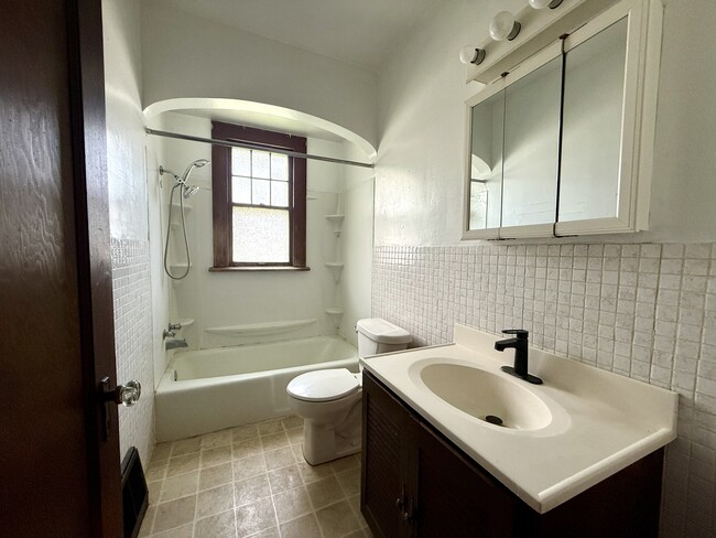 Photo - 3203 Roland Ave Unit 3203