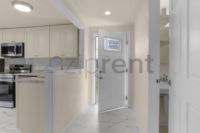 Photo - 1413 12th St NE