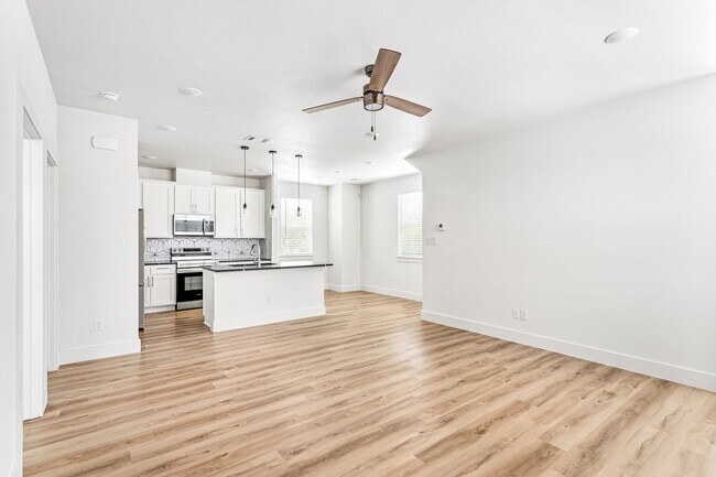 2505 Benbrook Blvd Unit 504 2505 Benbrook Blvd Unit 504 2027