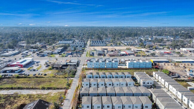 Photo - 608 Thornton Rd