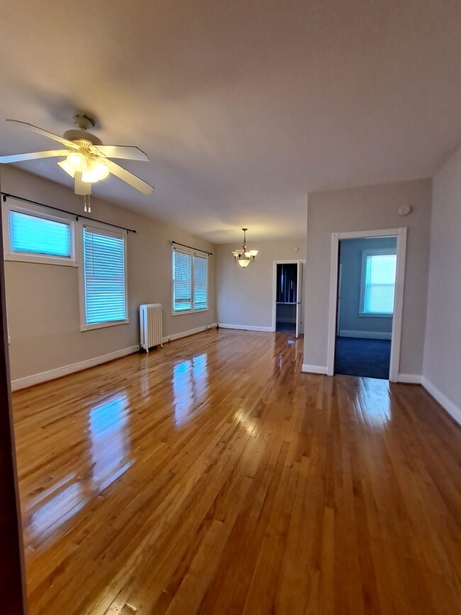 Building Photo - 9302 202nd St Unit 2nd floor Rental