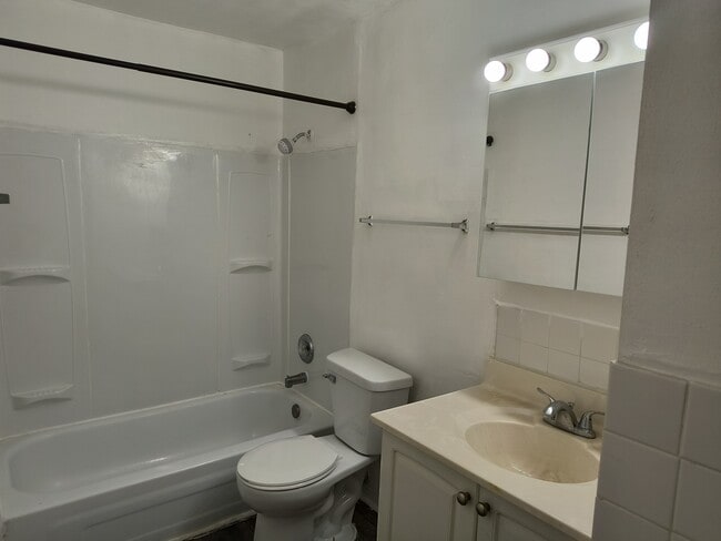 Photo - 670 Hill Dr Unidad 209