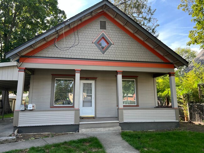 Front porch - 418 E Reid Ave House