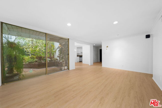 Photo - 406 N Oakhurst Dr Unit 105