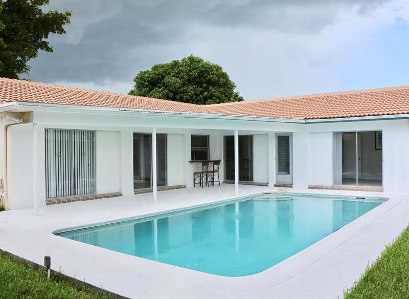 Photo - 9 Burning Tree Ln