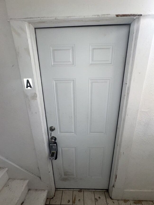 Photo - 207 S Clarence St Unidad A